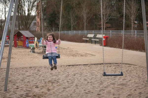 Bambina Sta Giocando Parco Giochi Fotografia Stock