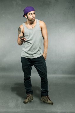 Casual adam onun mp3 çalar dinleme