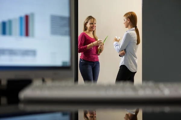 Vrouwelijke ondernemers ondervindt koffiepauze — Stockfoto