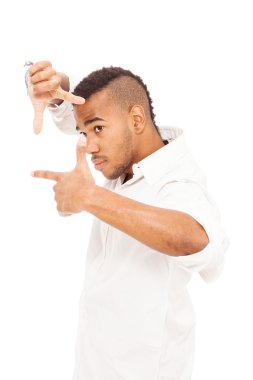 Adam elleriyle odaklanarak
