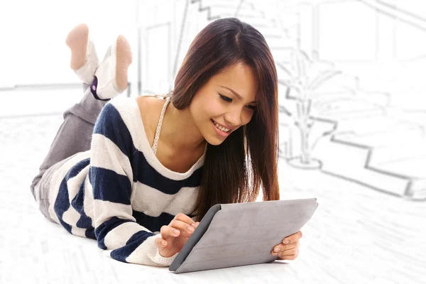 Asian girl with tablet pc — Stock Photo, Image