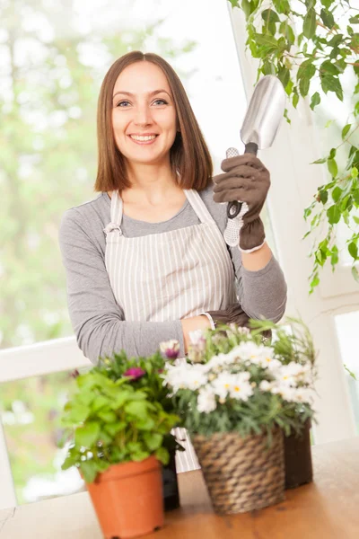 Young woman doing some gardening at home — Stock Photo, Image