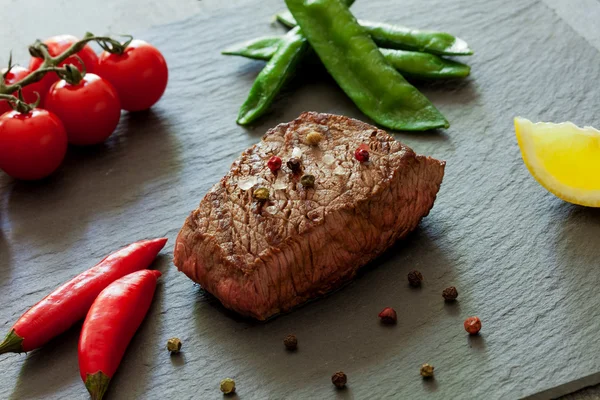 Delicious steak with vegetables — Stock Photo, Image