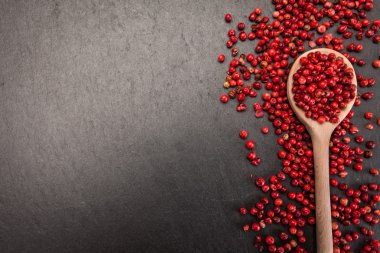 Taş Masa üzerinde kırmızı biber