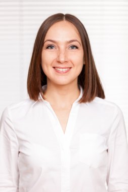 başarılı esmer işkadını