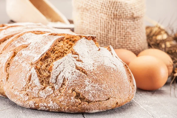 Wheat bread and ingredients — Stock Photo, Image