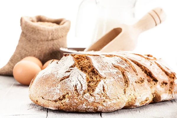 Pão de trigo e ingredientes — Fotografia de Stock