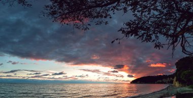 Kırım manzara. Gece panorama manzaralı kayalık burunları üzerinde bir