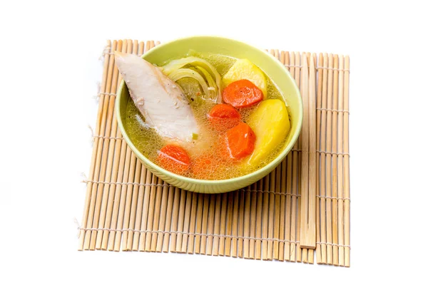 Geleneksel Tatar Lagman çorba plaka beyaz zemin üzerinde. İnci