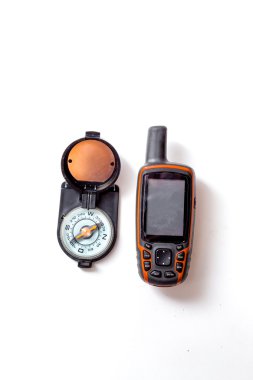 GPS yönlendirmek ve beyaz arka plan üzerinde izole pusula