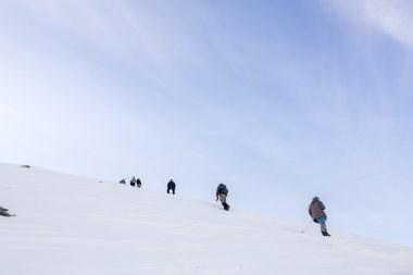 kar kaplı mo tırmanma turist dağcılık grup