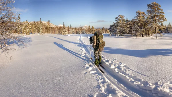 Esqui cross country no inverno Montanhas Urais — Fotografia de Stock