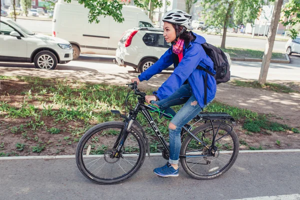 UFA, Russia - MAY 16: girl cyclist rides through the streets of the city with cars — Stock Photo, Image