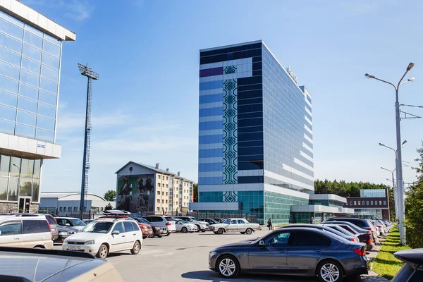 Ufa, Ryssland - maj 2016: Utsidan av en modern glasbyggnad hotel. — Stockfoto