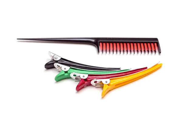 Fryzjer narzędzia - grzebień nożyczki klipy na białym tle — Zdjęcie stockowe
