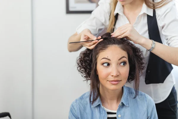 Young cheerful girl doing hairstyle in a barbershop. The girl sm — Stock Photo, Image