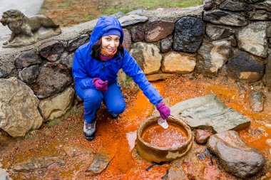 Gazlı mineral su kaynaklarından Kabardey-Balkar Cumhuriyeti'nde Elbrus Narzan