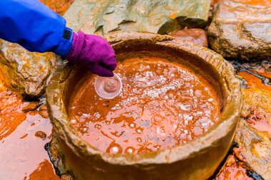 Gazlı mineral su kaynaklarından Kabardey-Balkar Cumhuriyeti'nde Elbrus Narzan