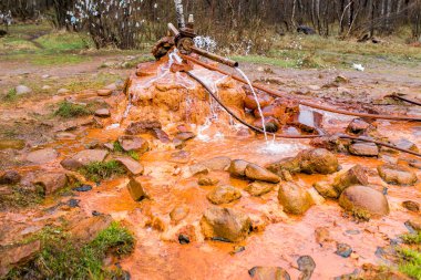 Mineral şifalı maden suyu su kaynağı - Narzan, Elbrus region, Rusya Federasyonu