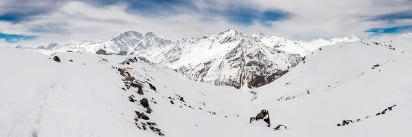 Panorama of the main Caucasus ridge and peak Terskol with Observatory in the foreground — Stock Photo, Image