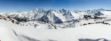 Panorama Kafkasya'nın kış dağlarında, Elbruz Dağı, Rusya görüntülemek