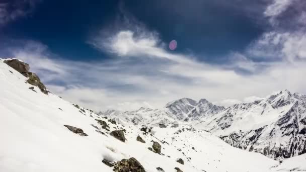 大雪山和云游戏中时光倒流 — 图库视频影像