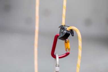 Güvenlik tırmanış ipini çantanıza ip, closeup ile