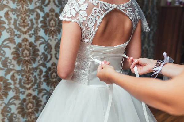 Spets-up av bröllop klänning närbild — Stockfoto