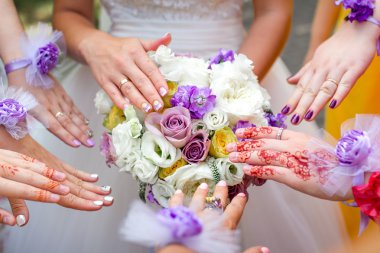 Gelin buketi ile nedime mehendi el