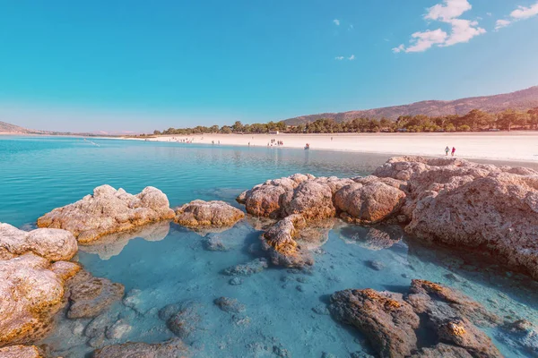 Mineraler Och Klipphällar Den Tektoniska Sjön Salda Turkiet Stor Turistattraktion — Stockfoto