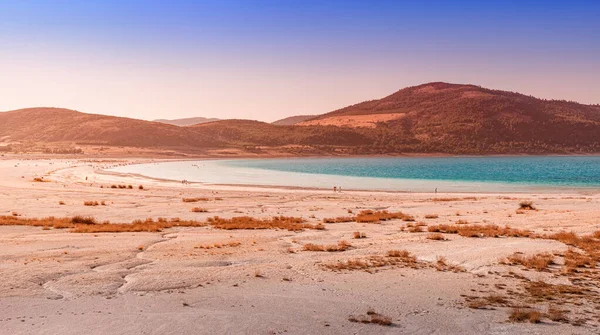 Panoramautsikt Över Den Vita Sandstranden Med Gräsbuskar Den Berömda Sjön — Stockfoto