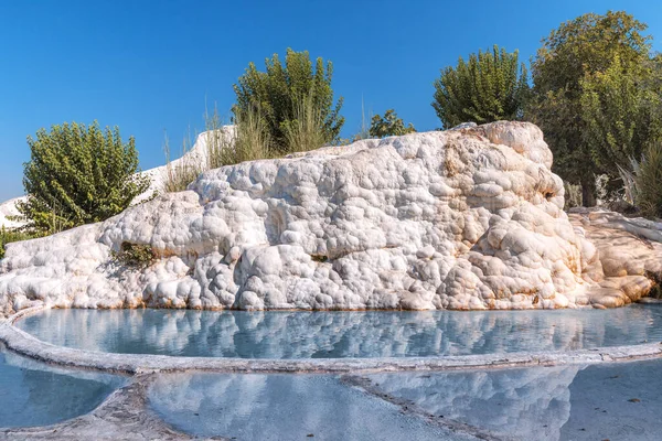 Pequeño Lago Color Turquesa Pie Del Castillo Algodón Del Famoso — Foto de Stock