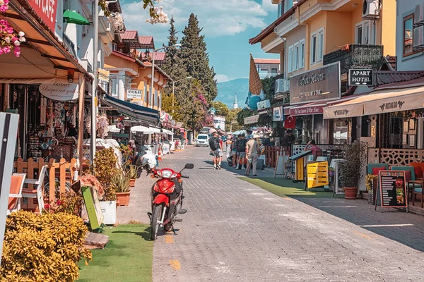 Setembro 2020 Dalyan Turquia Rua Cidade Com Motocicleta Estacionada Perto — Fotografia de Stock