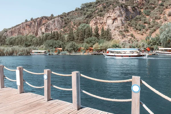 Kryssningsfartyg Och Färjor Med Turkiska Flaggor Transporterar Turister Till Det — Stockfoto