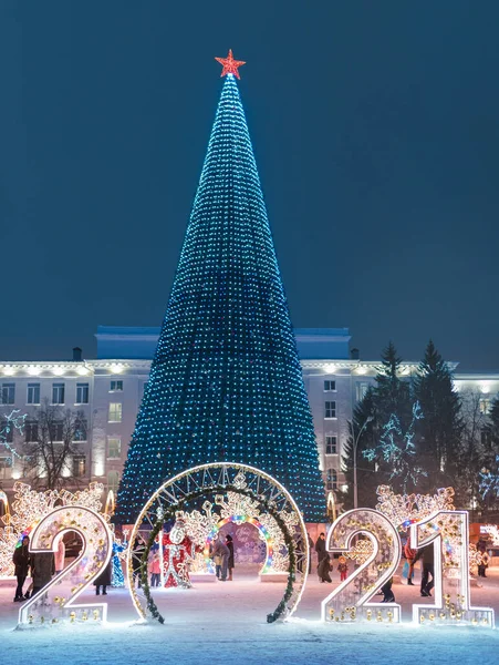 Diciembre 2020 Ufa Rusia Personas Con Familias Visitando 2021 Árbol — Foto de Stock