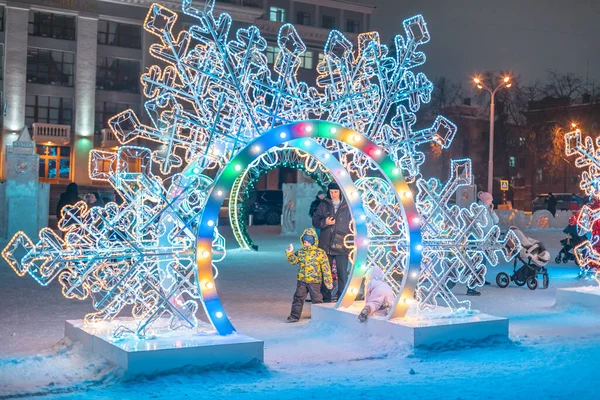 Diciembre 2020 Ufa Rusia Las Personas Con Familias Solos Vinieron —  Fotos de Stock