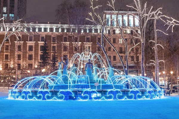 Iluminado Com Guirlandas Fontes Luzes Cintilantes Centro Ufa Rússia Decorações — Fotografia de Stock