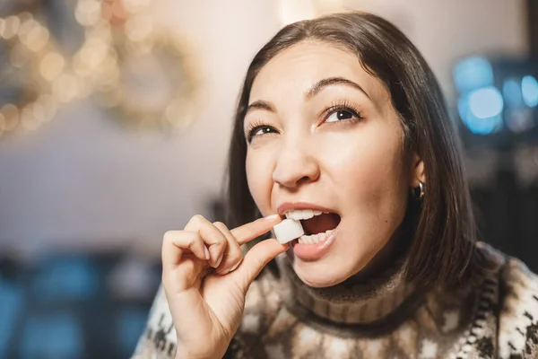 Asian Woman Tastes Nibbles Piece White Refined Sugar Concept Excessive — Stock Photo, Image