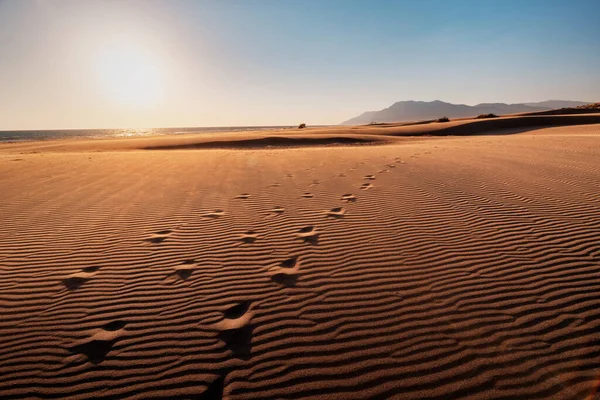 Foot Prints Three Travelers Swept Away Wind Desert Mountains Blue — Stock Photo, Image