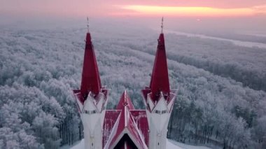 Ufa ve Bashkortostan 'ın ünlü şehir simgesi Lala Lale lale Camii' nin kış mevsiminde hava aracı görüntüsü. Rusya 'da İslam dini ve Müslüman kültürü