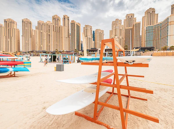 Stand Surf Sup Boards Rent Swimming Sea Jbr Beach Dubai — Stockfoto