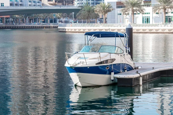 Estacionamento Barco Motor Marina Dubai Conceito Cruzeiros Turísticos Riqueza — Fotografia de Stock