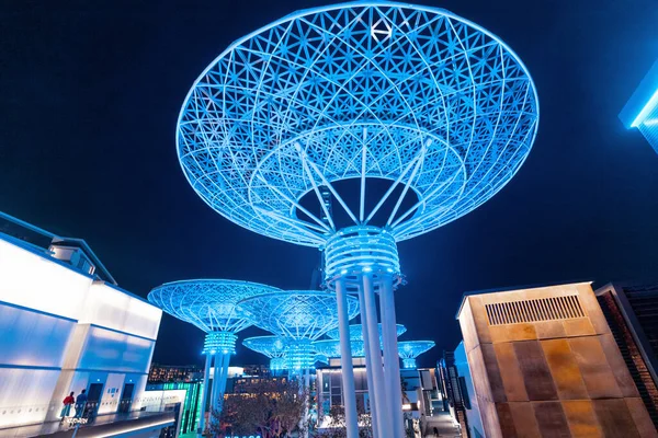 Den Berømte Dubai Turistattraksjonen Neon Futuristisk Glødende Metall Supertrær Blue – stockfoto