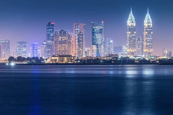 Vista Sul Mare Notturno Della Luminosa Zona Internet City Dubai — Foto Stock