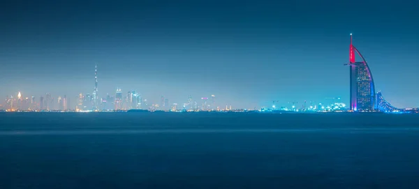 Vista Panorâmica Horizonte Cidade Futurista Dubai Com Todos Contornos Familiares — Fotografia de Stock