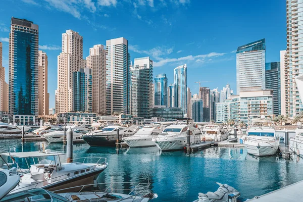 Kleine Jacht Motorboten Parkeren Haven Buurt Van Dubai Marina Mall — Stockfoto