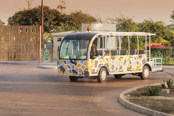 Februari 2021 Dubai Förenade Arabemiraten Guidade Safaribussresor Asfalterad Väg Dubais — Stockfoto