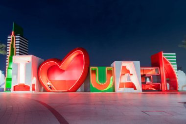 24 Şubat 2021, Dubai, BAE: Dubai Creek Limanı gezinti güvertesindeki Birleşik Arap Emirliklerine bayılıyorum