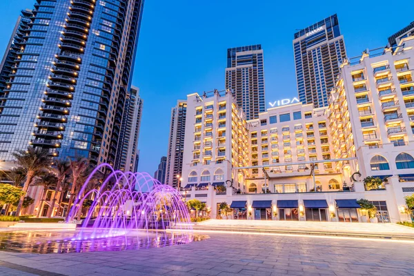 2021 Február Dubai Egyesült Arab Emírségek Vida Hotel Világított Szökőkút — Stock Fotó