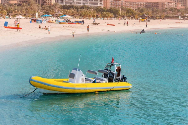 Gelbes Schnellboot Erwartet Touristen Für Touren Und Ausflüge Rund Den — Stockfoto